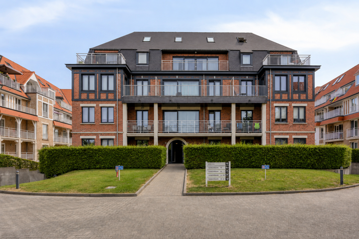 Op te frissen appartement met tuin in Erembodegem centrum!
