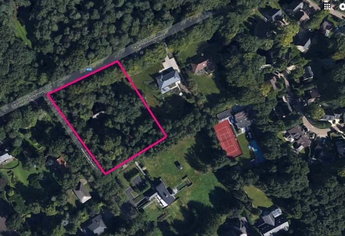 Prachtig hoekperceel met een opp. van 3.210 m² bestemd voor vrijstaande woning. 