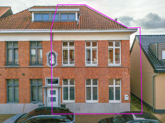 Te renoveren opbrengsteigendom met 2 appartementen