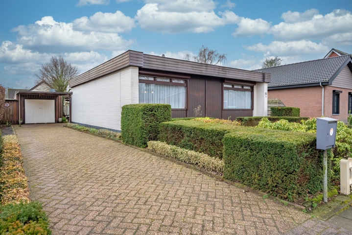 Gelijkvloerse open bebouwing met 2 slaapkamers, garage en tuin in Essen