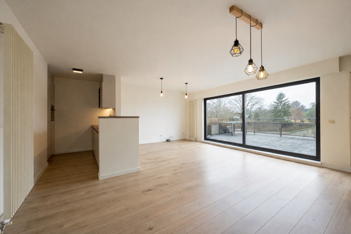 2 slaapkamer-appartement met 2 garages nabij centrum van Stabroek-Putte!