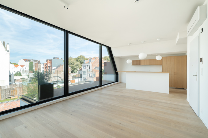 René Gobert - Penthouse 2ch - Lot 4