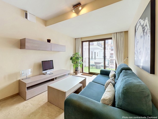 Magnifique appartement au Port de la Duquesa avec des vues splendides sur le port et la mer